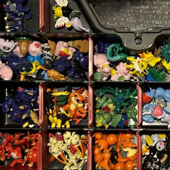 Poke-Mon™️ & Homies™️ Collectors box of figures - Picture 2 of 7